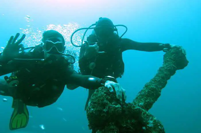 Canyons Dive Site