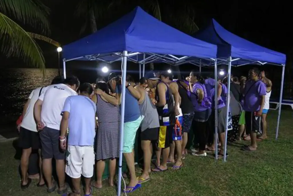 Boodle Fight / beach wedding